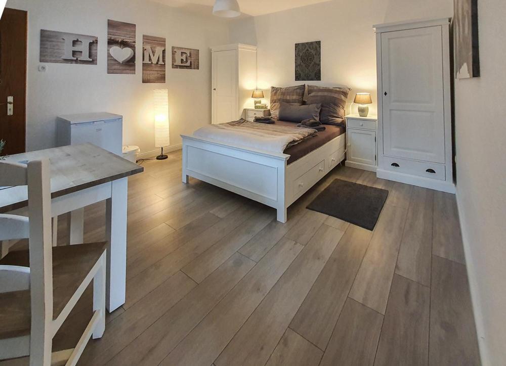 Friendly Home - Klinkerhof Bornheim  Bagian luar foto