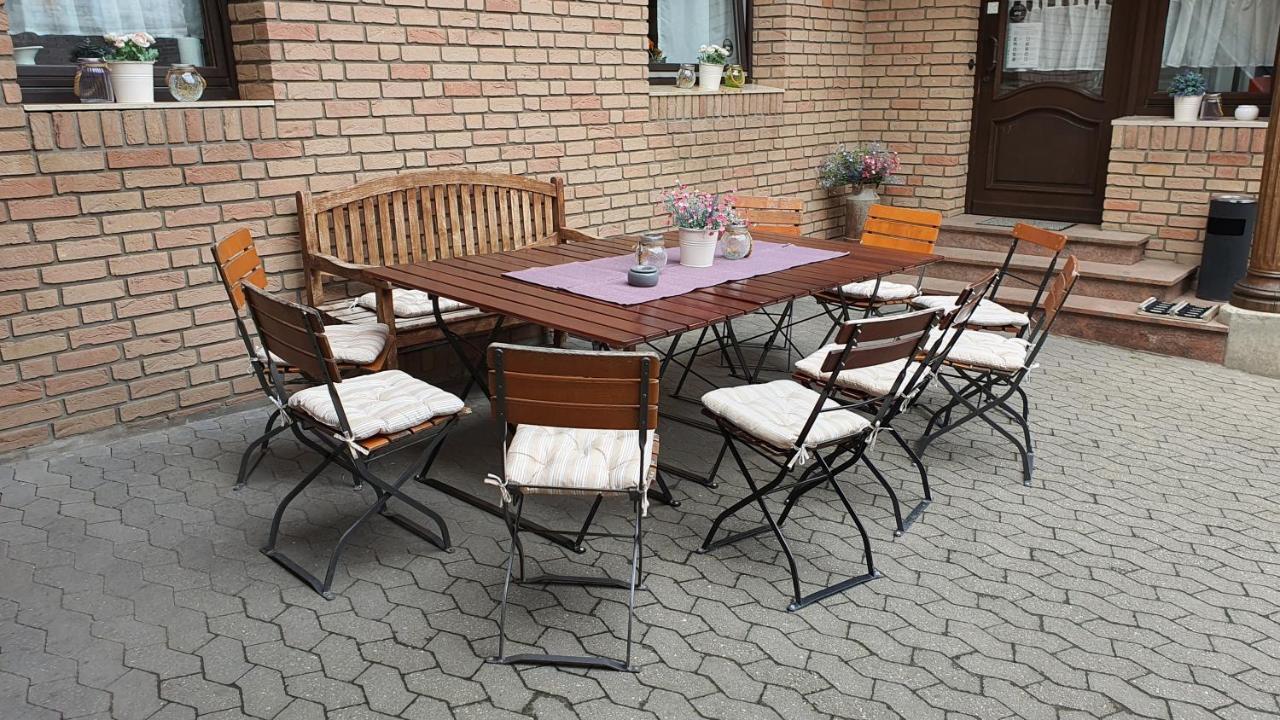 Friendly Home - Klinkerhof Bornheim  Bagian luar foto